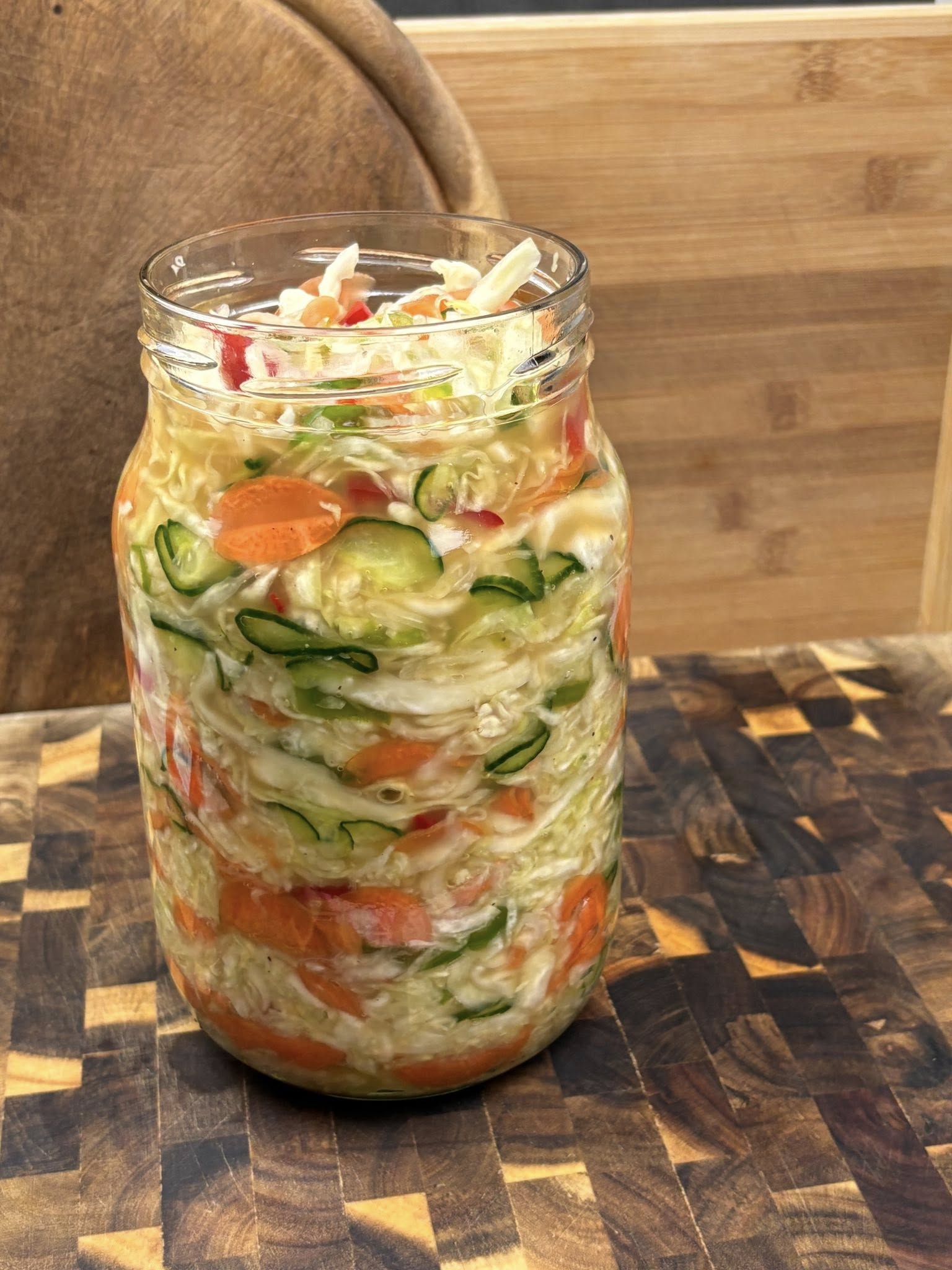 Salata de varză fermentată natural la borcan. Ai nevoie de un singur ingredient.